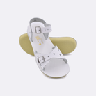 Two little kid sized 1400 Sweetheart style sandals with white straps and white insoles.  One standing with the sole facing the camera. The second is laying diagonally over the top left edge of the sole.