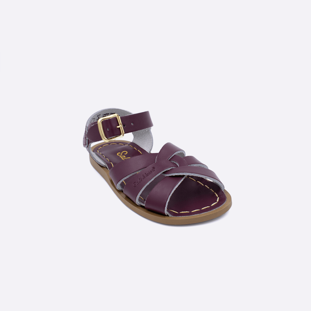 One toddler sized 800 Original style sandal with claret straps and a claret insole. Facing left to right diagonally.