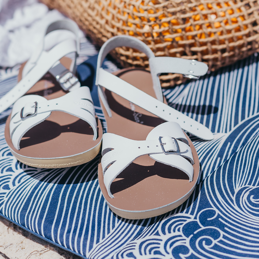Salt water sandals deals wholesale