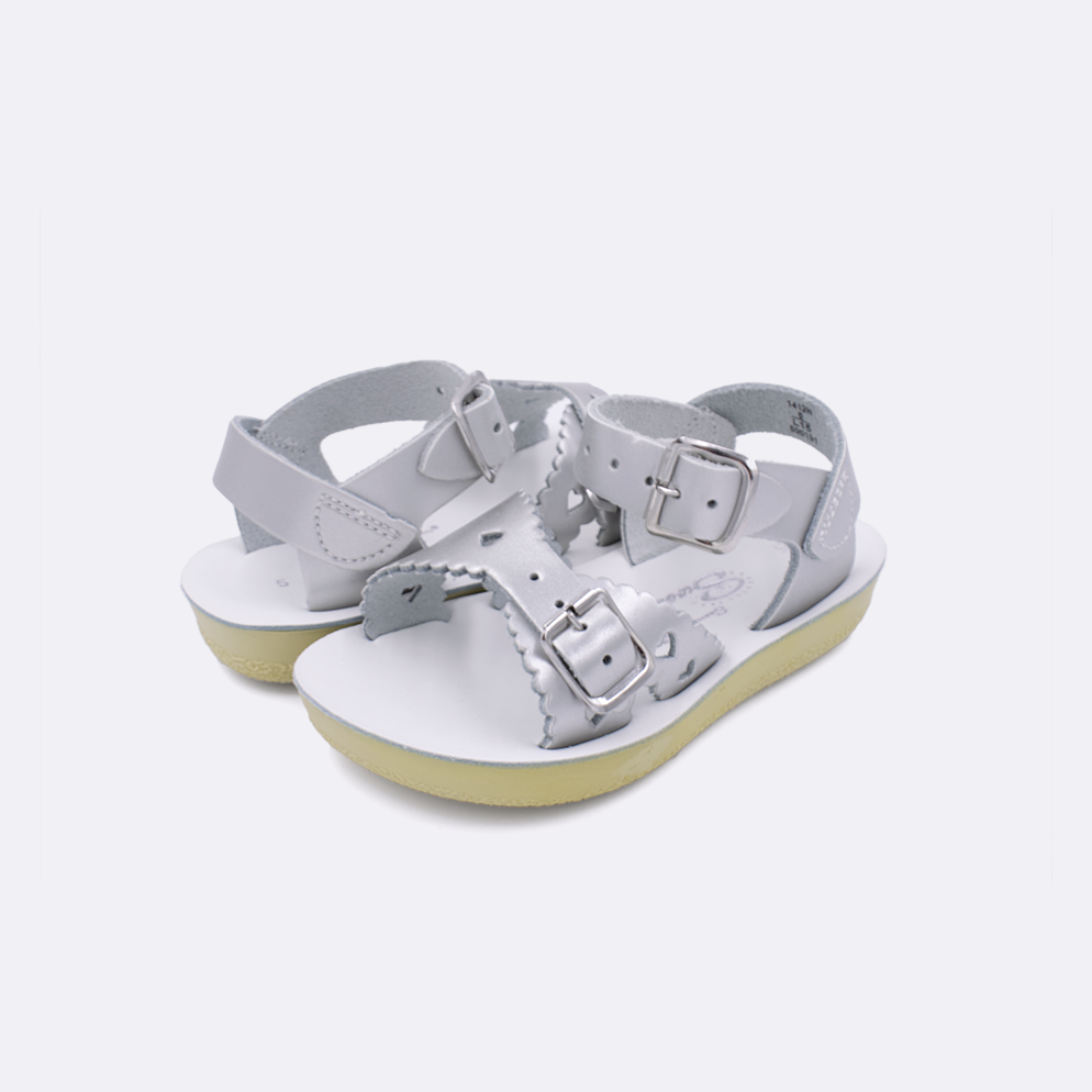 Two toddler sized 1400 Sweetheart style sandals with silver straps and white insoles. Both pushed together facing the camera diagonally.