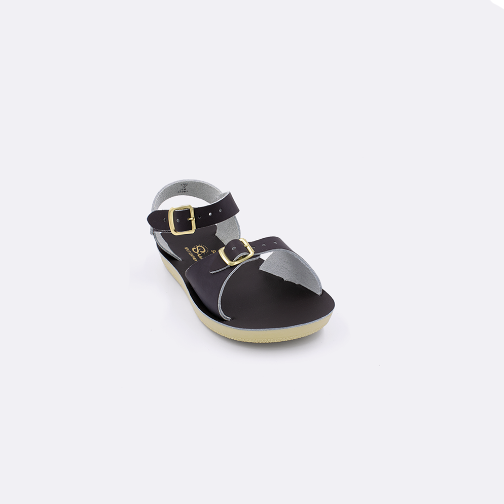 One toddler sized 1700 Surfer style sandal with brown straps and a brown insole. Facing left to right diagonally. 