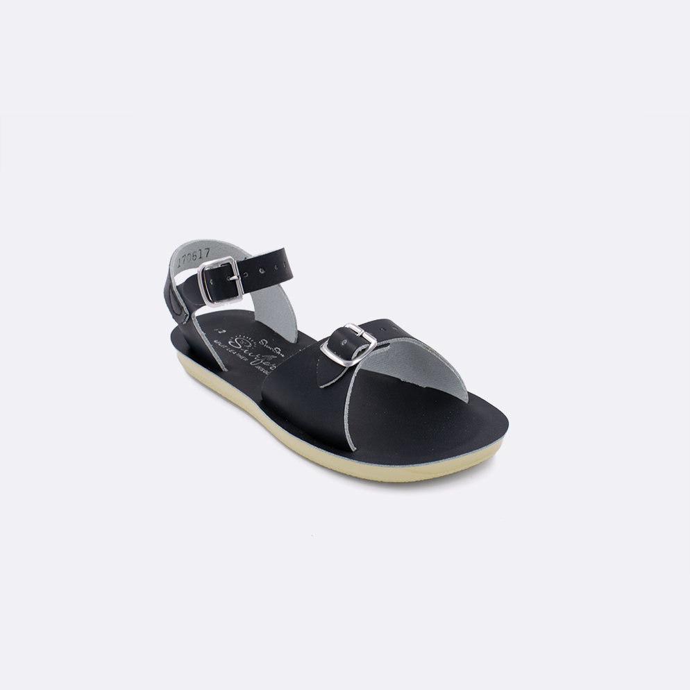 One little kid sized 1700 Surfer style sandal with black straps and a black insole. Facing left to right diagonally. 