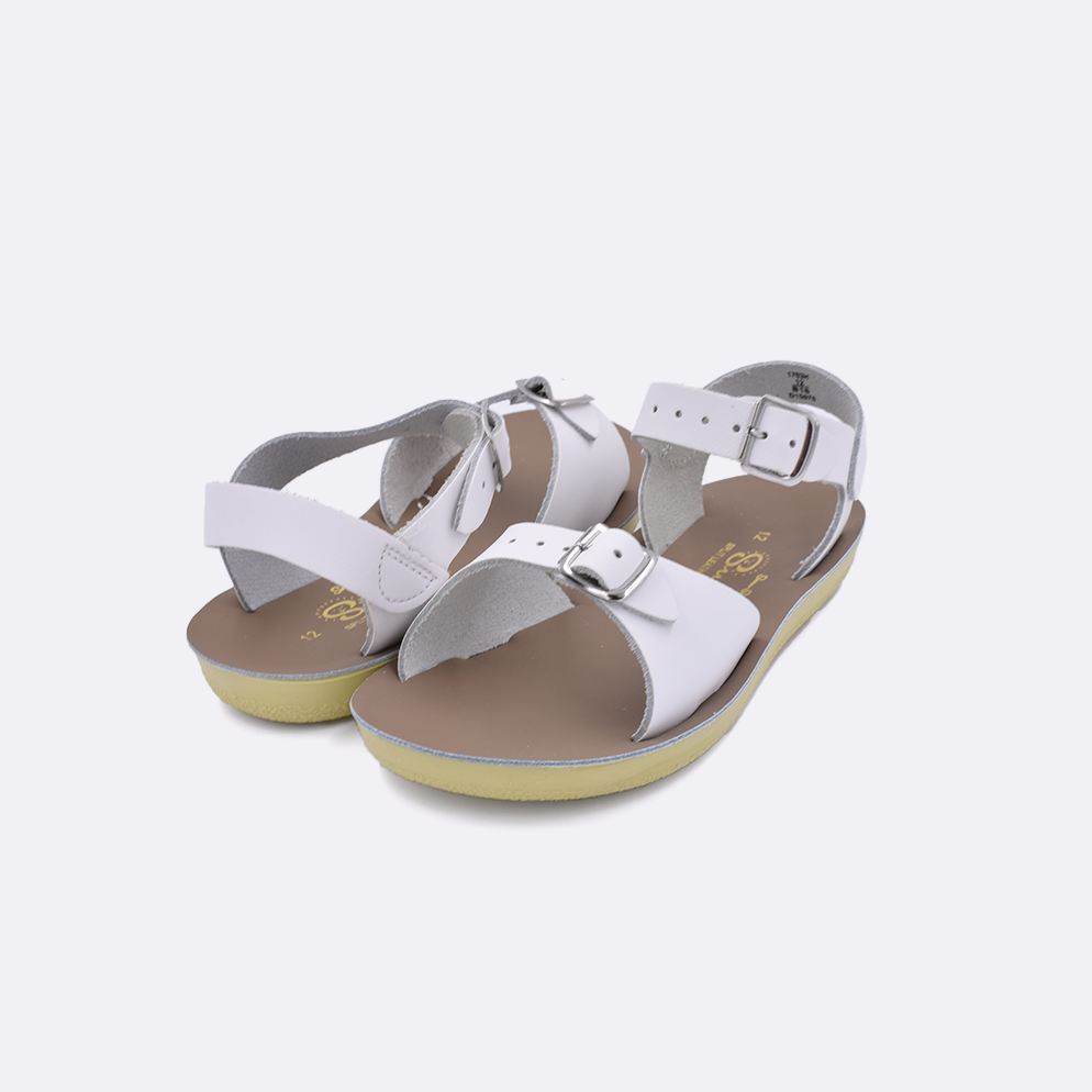 Two little kid sized 1700 Surfer style sandals with white straps and beige insoles. Both pushed together facing the camera diagonally.