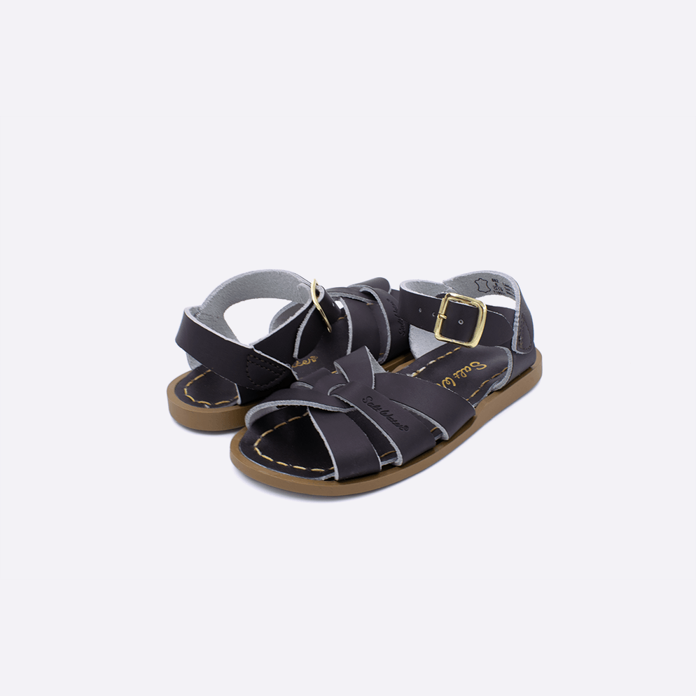 Two toddler sized 800 Original style sandals with brown straps and brown insoles. Both pushed together facing the camera diagonally.