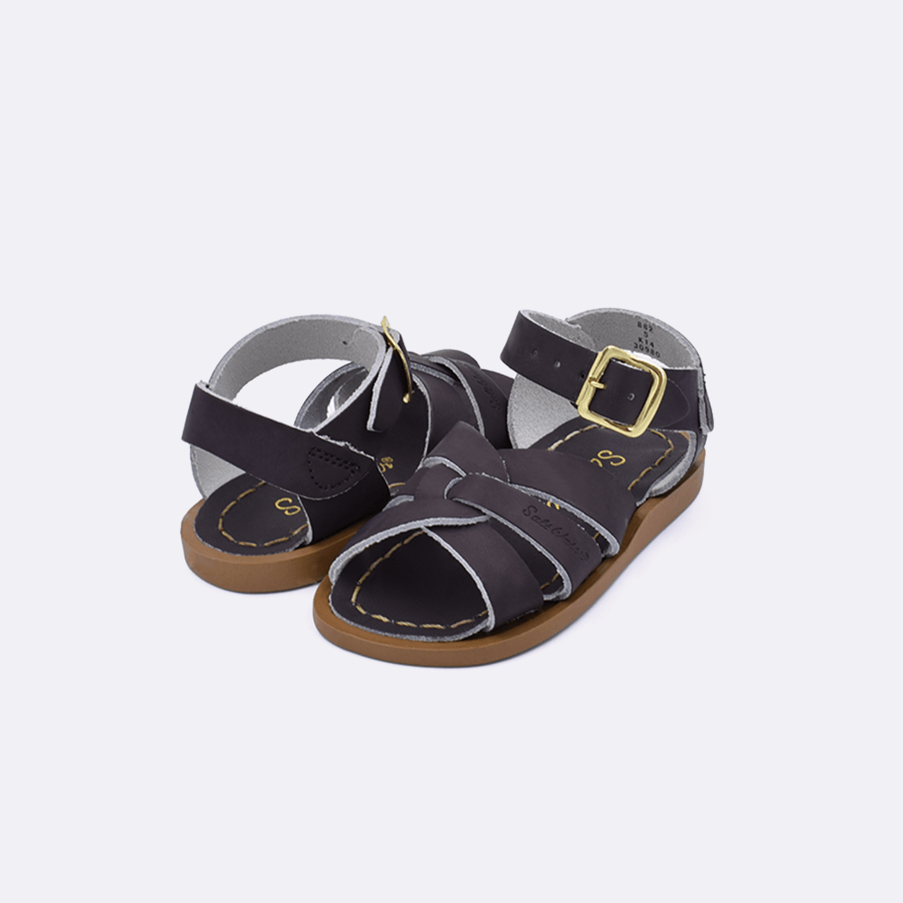 Two 800 Original style sandal color brown. Both pushed together facing the camera diagonally.	Baby size