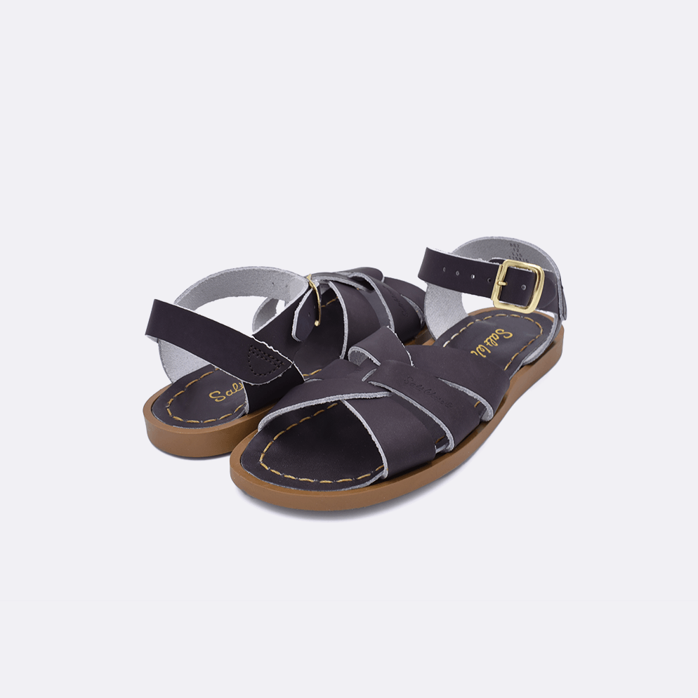 Two brown little kid sized 800 Original style sandal. Both pushed together facing the camera diagonally.