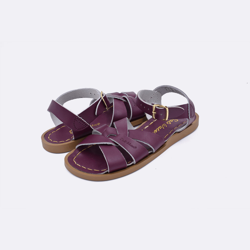 Two claret little kid sized 800 Original style sandal. Both pushed together facing the camera diagonally.