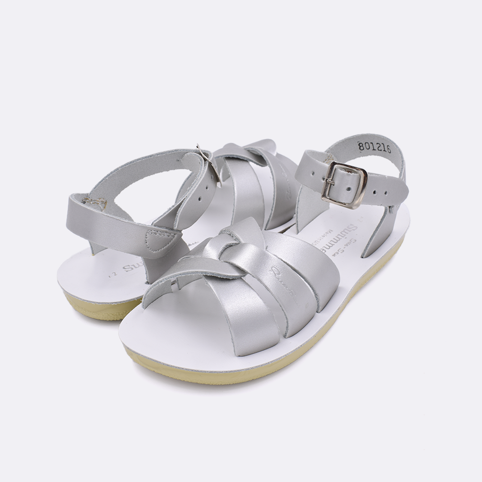 Two little kid sized 8000 Swimmer style sandals with silver straps and white insoles. Both pushed together facing the camera diagonally.