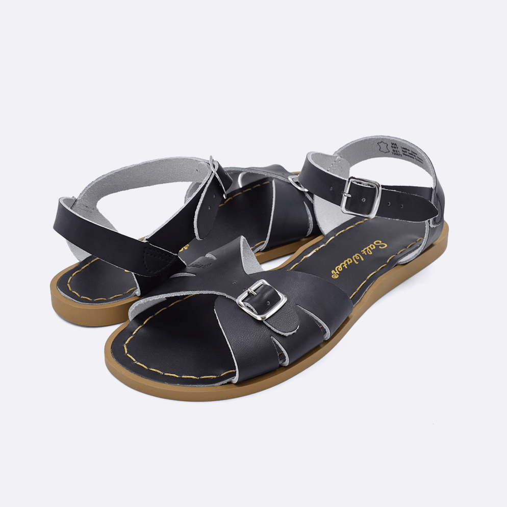 Two 900 Classic style sandal color black. Both pushed together facing the camera diagonally.	Adult Size.